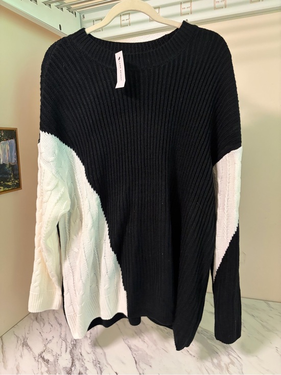 Lane Bryant Sweaters - NWT Lane Bryant Colorblock Ribbed Crewneck Sweater 22/24